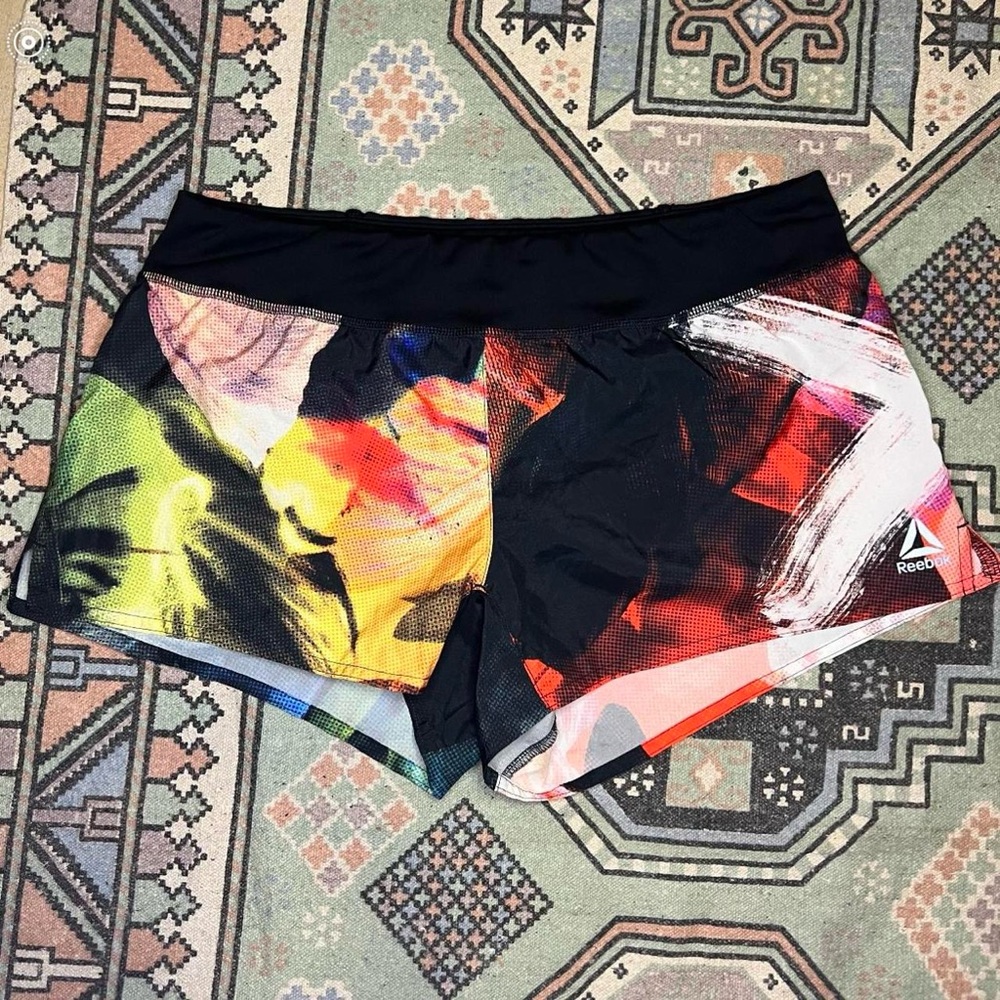 Reebok retro pattered activewear shorts brand new women’s medium